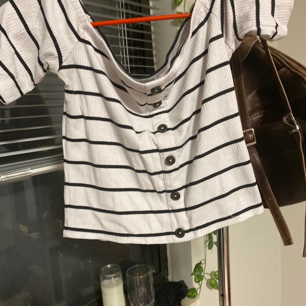 White and black off the shoulders crop top